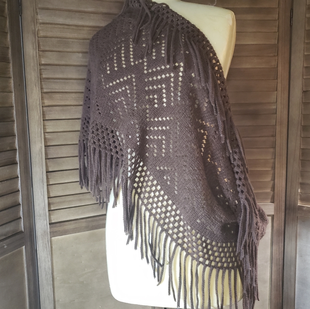 Wrap knitted scarf with fringe